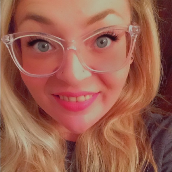 Meet your Posher, Chloe - Picture 1 of 1